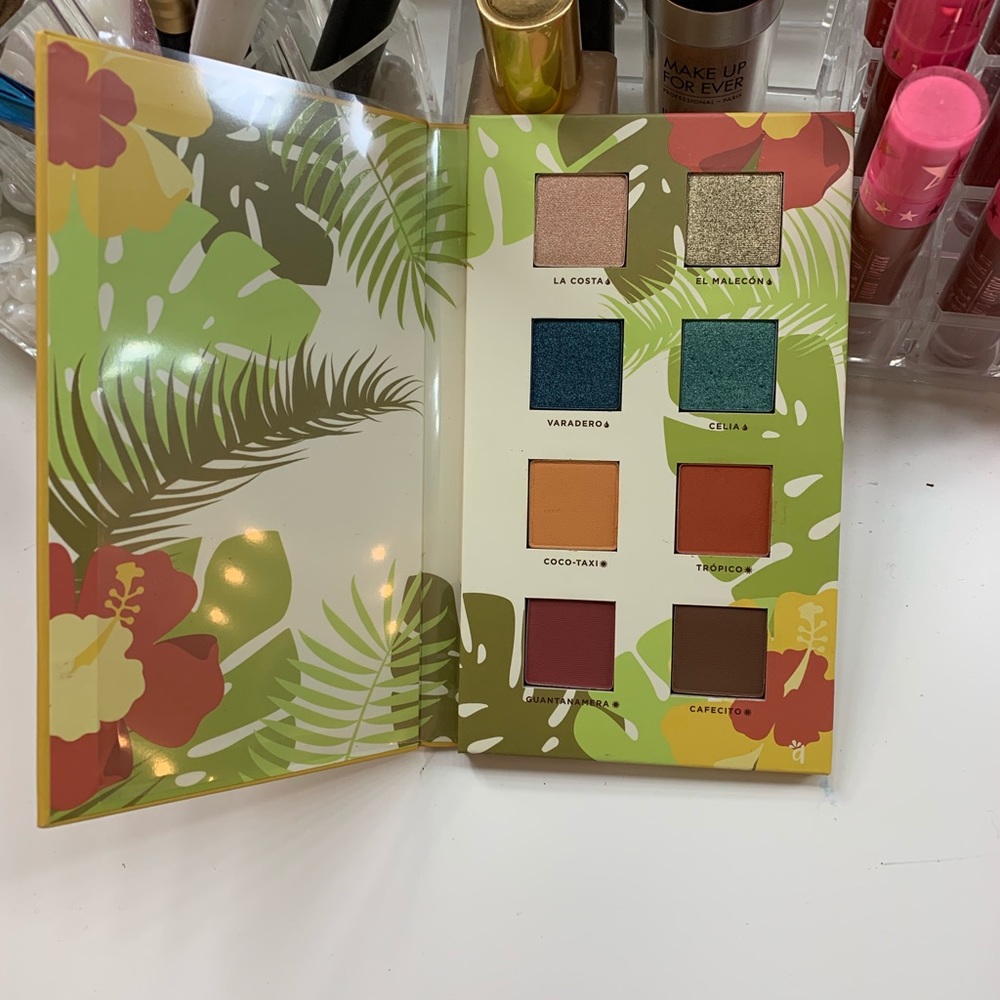 Alamar Eyeshadow Palette